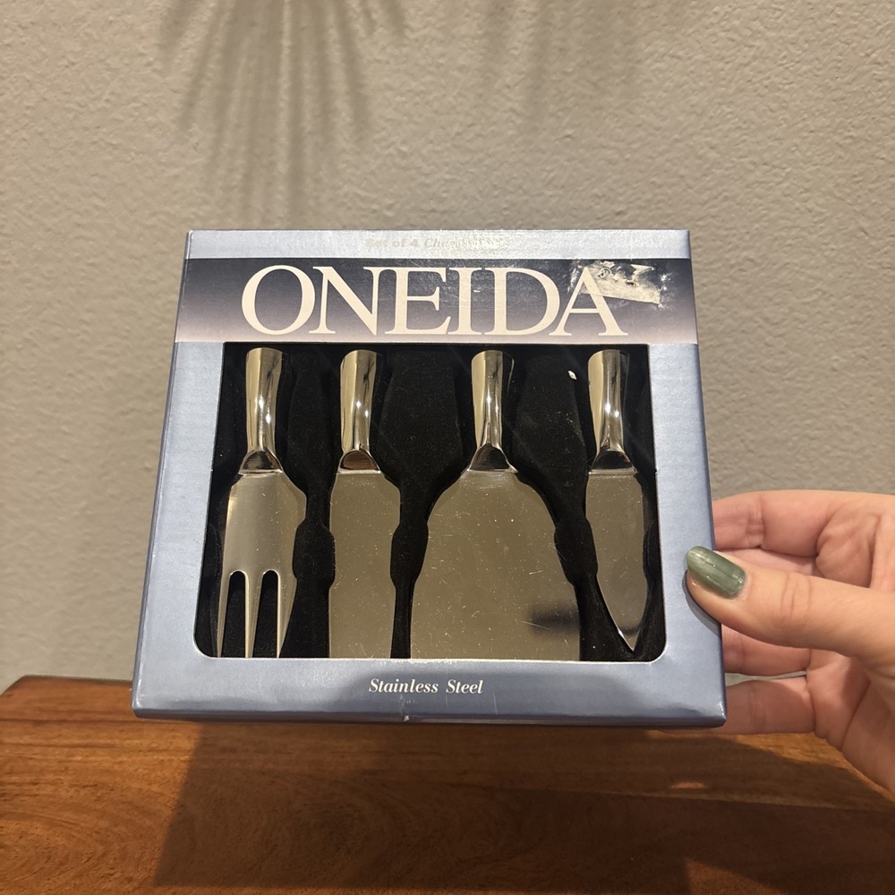New in Box Oneida Stainless Steel 4 Piece Cheese Tools Appetizer Tray Tools